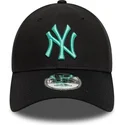 schwarze-verstellbare-kappe-mit-gebogenem-schirm-und-blauem-logo-9forty-league-essential-der-new-york-yankees-mlb-von-new-era