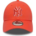 orangefarbene-verstellbare-curved-cap-mit-orangefarbenem-logo-9forty-team-outline-der-new-york-yankees-mlb-von-new-era