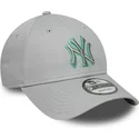 graue-verstellbare-kappe-mit-gebogenem-schirm-und-grauem-logo-9forty-team-outline-der-new-york-yankees-mlb-von-new-era