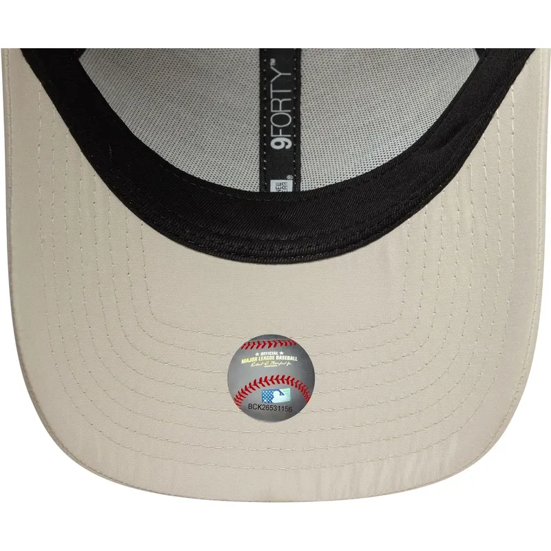 cap-zaoblena-beige-adjustable-strap-9forty-tonal-flawless-new-york-yankees-mlb-new-era
