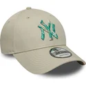 cap-zaoblena-beige-adjustable-strap-9forty-seasonal-infill-new-york-yankees-mlb-new-era