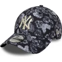 schwarze-verstellbare-9forty-kappe-mit-gebogenem-schirm-und-all-over-print-der-new-york-yankees-mlb-von-new-era