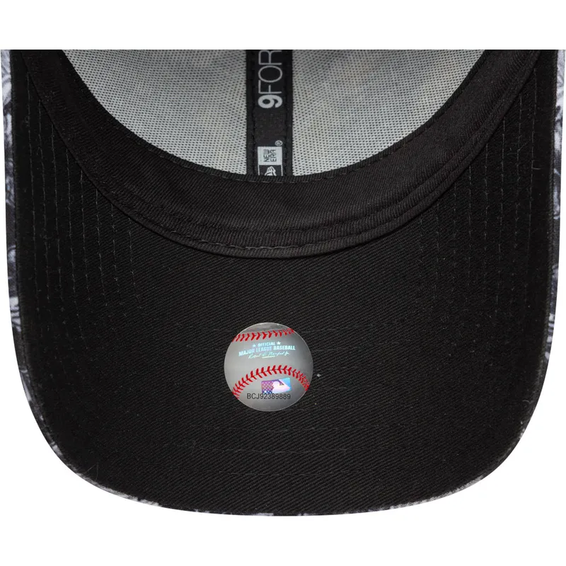siltovka-zaoblena-cierna-nastavitelny-9forty-all-over-print-new-york-yankees-mlb-new-era siltovka-zaoblena-cierna-nastavitelny-9forty-all-over-print-new-york-yankees-mlb-new-era