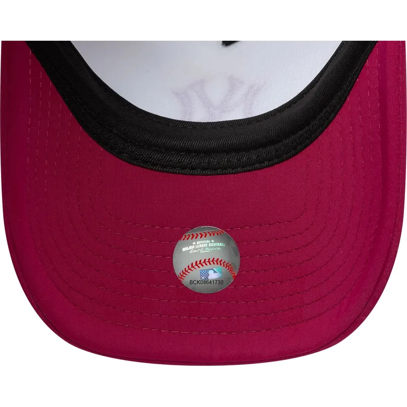 trucker-cap-weiss-und-rot-mit-rotem-logo-e-frame-world-series-von-new-york-yankees-mlb-von-new-era