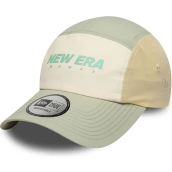 Verstellbare beige und grüne gebogene Kappe Runner Tech von New Era