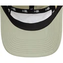 verstellbare-beige-und-grune-gebogene-kappe-runner-tech-von-new-era