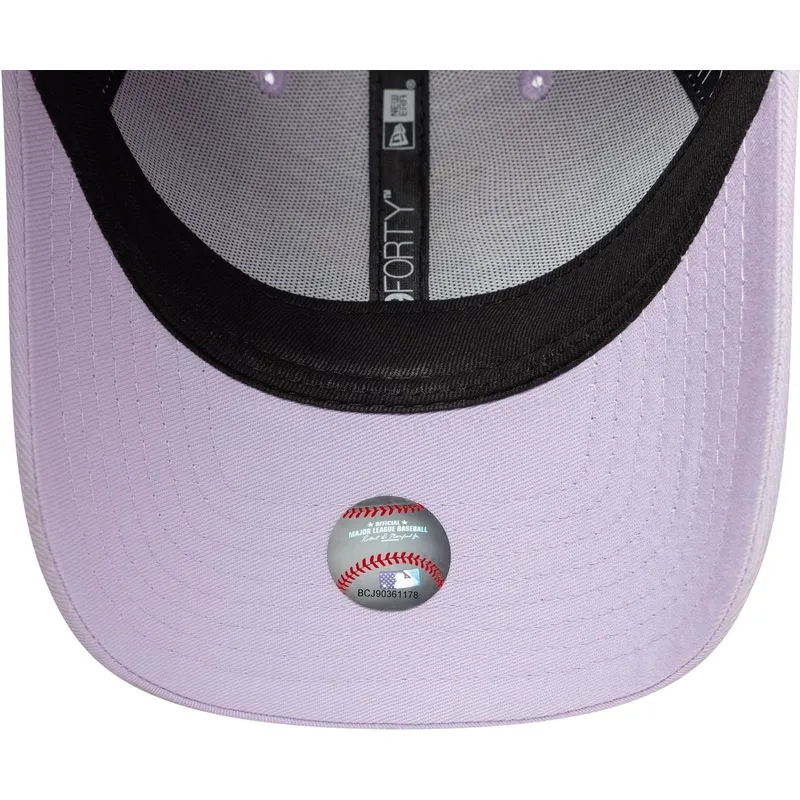 violette-verstellbare-curved-cap-fur-damen-mit-violettem-logo-9forty-league-essential-der-los-angeles-dodgers-mlb-von-new-era