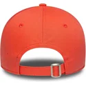 verstellbare-orangefarbene-damen-cap-mit-gebogenem-schirm-9forty-league-essential-der-new-york-yankees-mlb-von-new-era