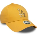 verstellbare-gelbe-damenkappe-mit-gebogenem-schirm-9forty-metallic-logo-der-los-angeles-dodgers-mlb-von-new-era