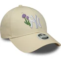 beige-verstellbare-damen-cap-mit-gebogenem-schirm-9forty-beaded-new-york-yankees-mlb-von-new-era