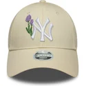 beige-verstellbare-damen-cap-mit-gebogenem-schirm-9forty-beaded-new-york-yankees-mlb-von-new-era