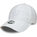 cap-zaoblena-white-adjustable-strap-9twenty-broderie-new-york-yankees-mlb-new-era