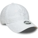 siltovky-zaoblena-biely-nastavitelny-pasik-9twenty-broderie-new-york-yankees-mlb-new-era