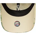 cap-zaoblena-beige-adjustable-strap-9twenty-all-over-print-tropical-new-york-yankees-mlb-new-era