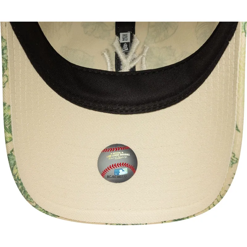 cap-zaoblena-beige-adjustable-strap-9twenty-all-over-print-tropical-new-york-yankees-mlb-new-era cap-zaoblena-beige-adjustable-strap-9twenty-all-over-print-tropical-new-york-yankees-mlb-new-era