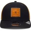 trucker-cap-marineblau-und-braun-9seventy-stretch-snap-debossed-logo-new-york-yankees-mlb-von-new-era