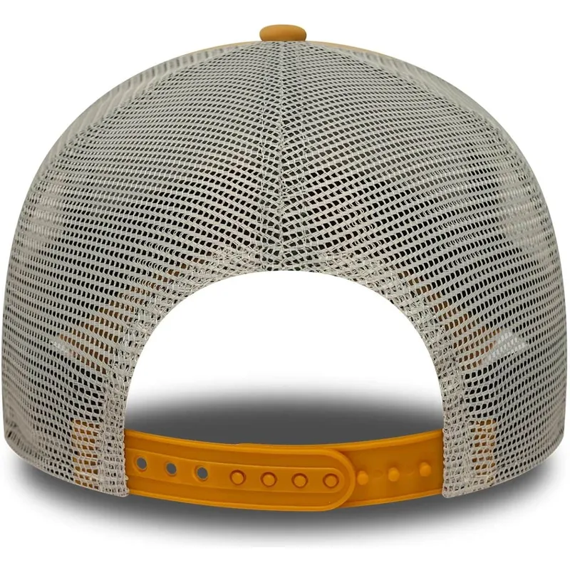 siltovka-zaoblena-bezova-snapback-a-frame-graphic-patch-new-era