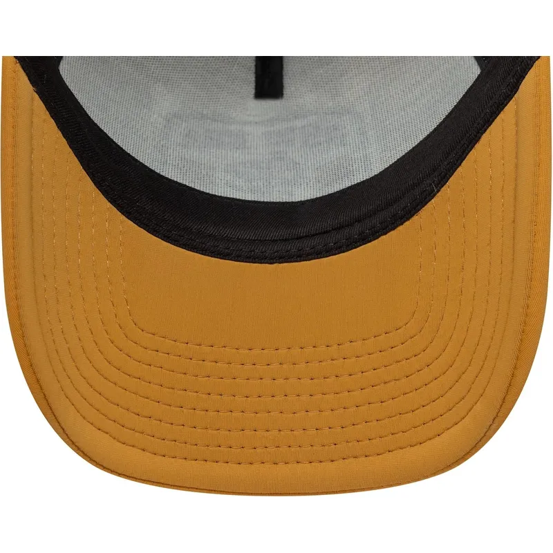siltovka-zaoblena-bezova-snapback-a-frame-graphic-patch-new-era