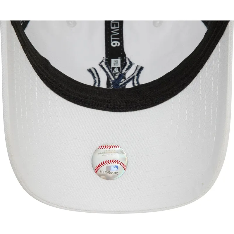 cap-zaoblena-white-adjustable-strap-9twenty-core-classic-new-york-yankees-mlb-new-era