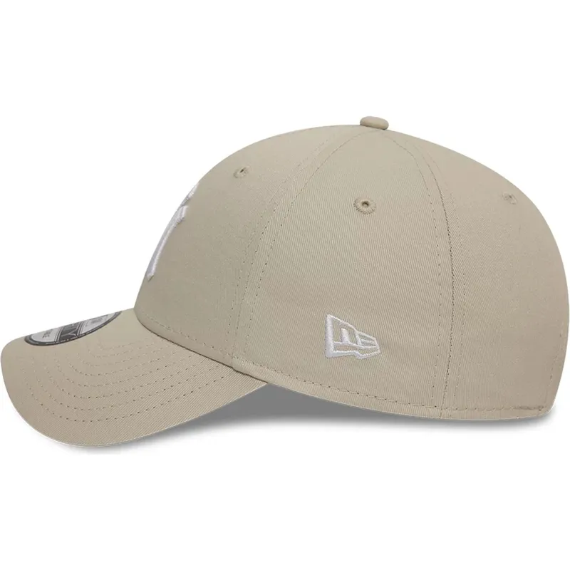 cap-zaoblena-beige-adjustable-strap-9forty-league-essential-new-york-yankees-mlb-new-era