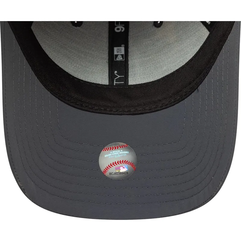 graue-verstellbare-curved-cap-mit-blauem-logo-9forty-recycled-der-los-angeles-dodgers-mlb-von-new-era