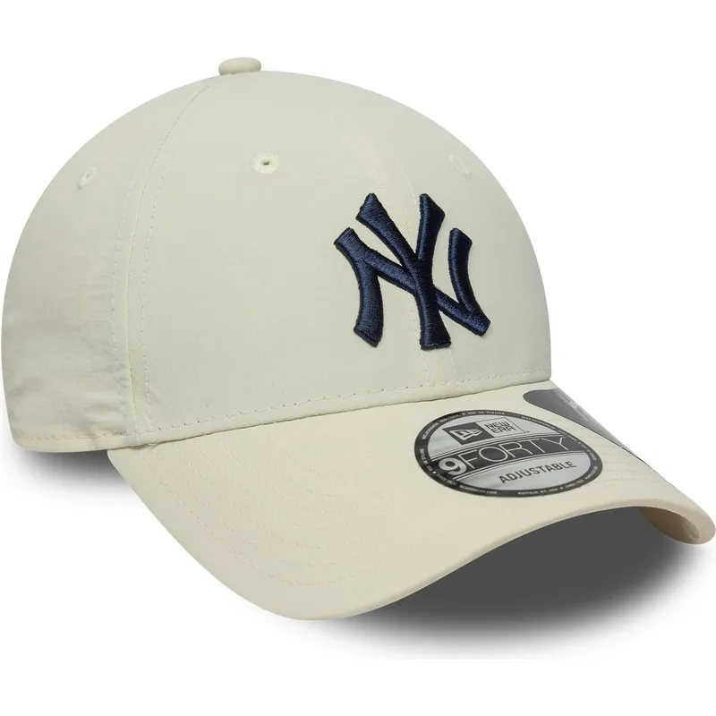beige-verstellbare-kappe-mit-gebogenem-schirm-und-dunkelblauem-logo-9forty-recycled-von-new-york-yankees-mlb-von-new-era