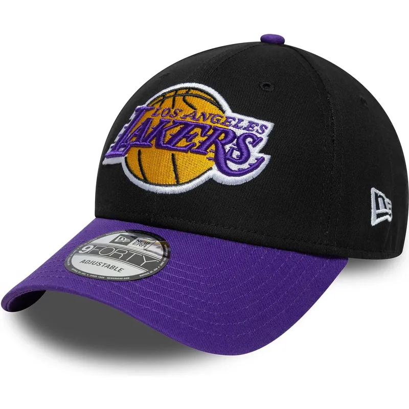 verstellbare-9forty-kappe-mit-gebogenem-schirm-in-schwarz-und-violett-mit-side-patch-der-los-angeles-lakers-nba-von-new-era