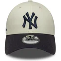 gebogene-beige-und-marineblaue-verstellbare-kappe-9forty-side-script-der-new-york-yankees-mlb-von-new-era