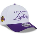 weisse-und-violette-gebogene-snapback-kappe-9forty-m-crown-draft-2025-der-los-angeles-lakers-nba-von-new-era
