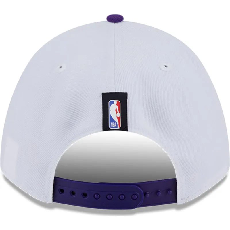 weisse-und-violette-gebogene-snapback-kappe-9forty-m-crown-draft-2025-der-los-angeles-lakers-nba-von-new-era