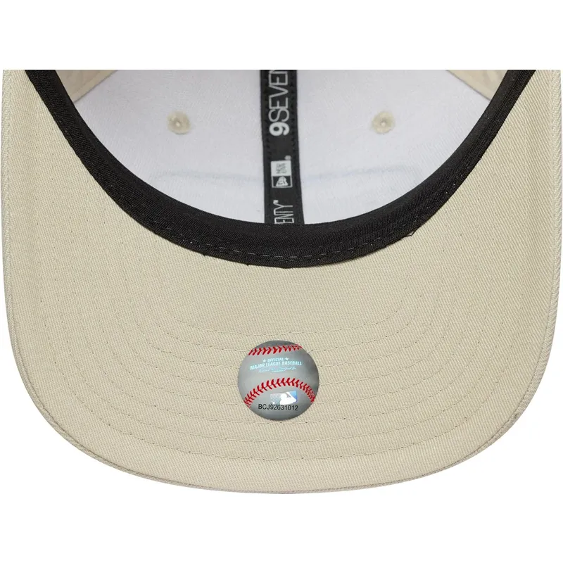 siltovka-zaoblena-bezova-snapback-9seventy-stretch-snap-patch-los-angeles-dodgers-mlb-new-era