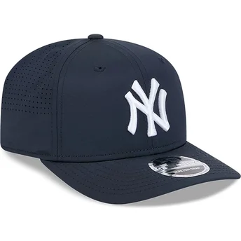 New Era New York Yankees MLB 9SEVENTY Stretch Snap Perf Snapback Kappe mit gebogenem Schirm in Marineblau