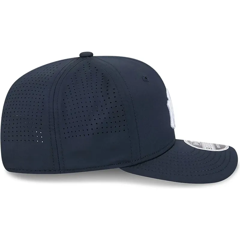 siltovka-zaoblena-tmavomodra-snapback-9seventy-stretch-snap-perf-new-york-yankees-mlb-new-era