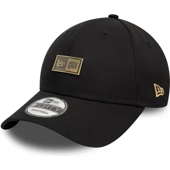 Schwarze verstellbare Curved Cap 9FORTY Badge von New Era