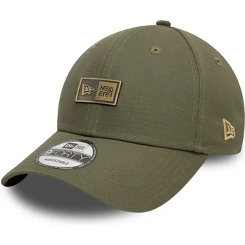 Grüne verstellbare Curved Cap 9FORTY Badge von New Era