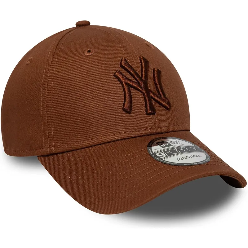 braune-verstellbare-curved-cap-mit-braunem-logo-9forty-league-essential-der-new-york-yankees-mlb-von-new-era