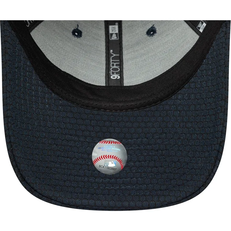 siltovka-zaoblena-tmavomodra-snapback-9forty-flawless-mesh-new-york-yankees-mlb-new-era