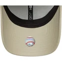 beige-verstellbare-kappe-mit-gebogenem-schirm-und-braunem-logo-9forty-ombre-infill-der-new-york-yankees-mlb-von-new-era