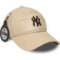 cap-zaoblena-beige-adjustable-strap-marron-9twenty-leather-new-york-yankees-mlb-new-era