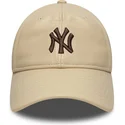 cap-zaoblena-beige-adjustable-strap-marron-9twenty-leather-new-york-yankees-mlb-new-era