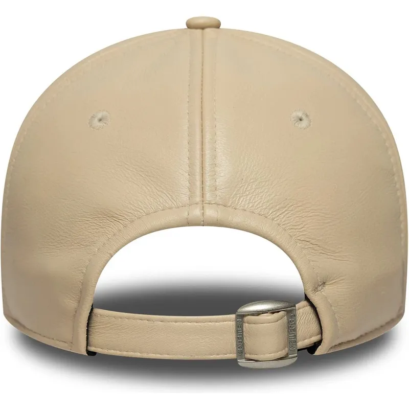 cap-zaoblena-beige-adjustable-strap-marron-9twenty-leather-new-york-yankees-mlb-new-era