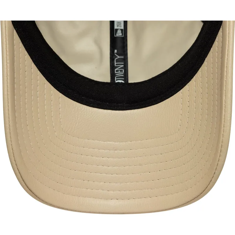 cap-zaoblena-beige-adjustable-strap-marron-9twenty-leather-new-york-yankees-mlb-new-era