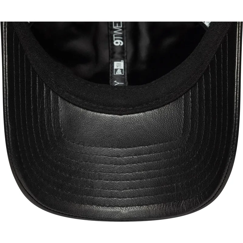 schwarze-verstellbare-curved-cap-9twenty-leather-der-new-york-yankees-mlb-von-new-era