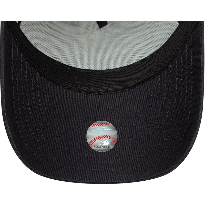 siltovka-zaoblena-tmavomodra-snapback-a-frame-outline-new-york-yankees-mlb-new-era