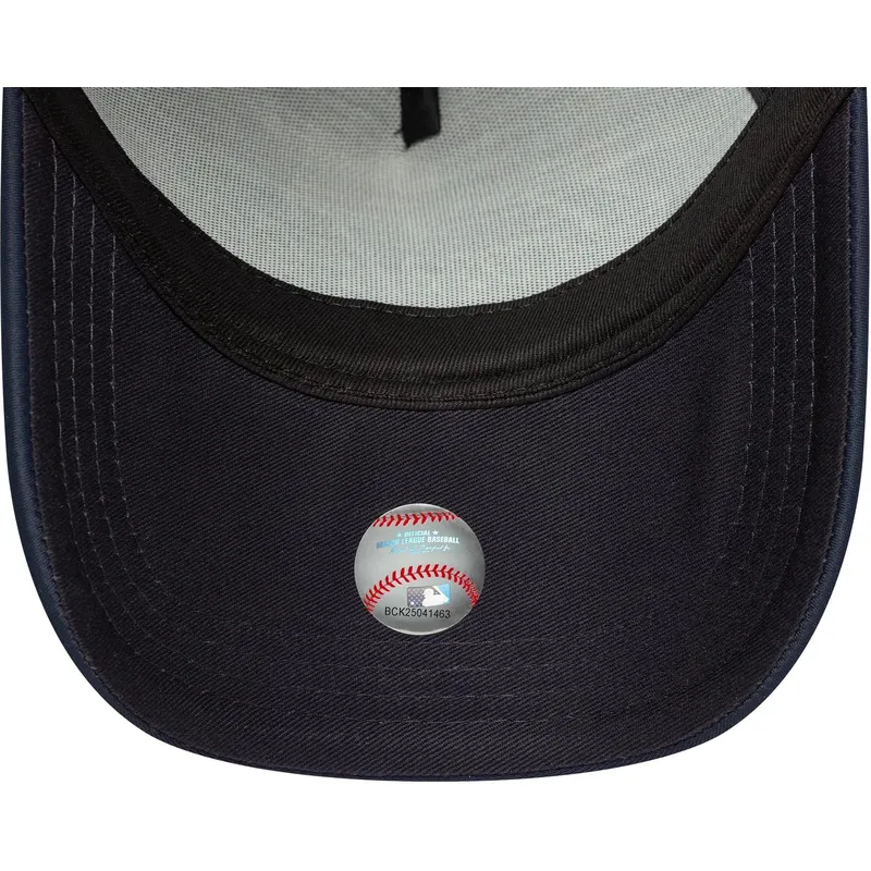siltovka-zaoblena-tmavomodra-snapback-a-frame-script-new-york-yankees-mlb-new-era