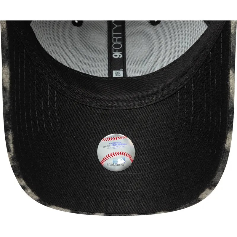 schwarze-verstellbare-curved-cap-fur-damen-9forty-cosy-animal-der-los-angeles-dodgers-mlb-von-new-era