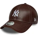 verstellbare-braune-damen-cap-9forty-topstitch-pu-der-new-york-yankees-mlb-von-new-era