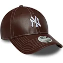 verstellbare-braune-damen-cap-9forty-topstitch-pu-der-new-york-yankees-mlb-von-new-era
