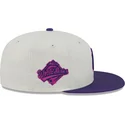 gorra-plana-beige-y-violeta-ajustada-59fifty-clr-dvlp-de-new-york-yankees-mlb-de-new-era
