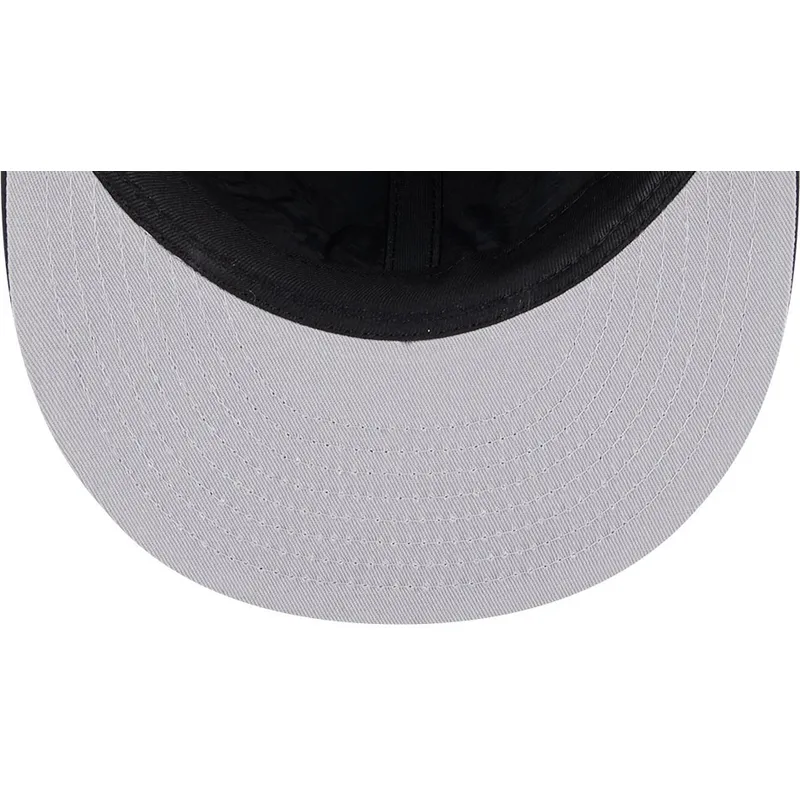 schwarze-enganliegende-59fifty-flatcap-winter-dog-ear-der-boston-red-sox-mlb-von-new-era